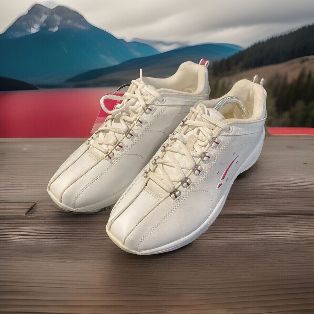 White Lace Up Shoes Sneakers LA1334AW-1 Size 9  LA Gear LA Walker